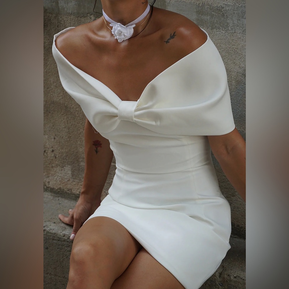 Meshki Gwyneth White Bow Dress